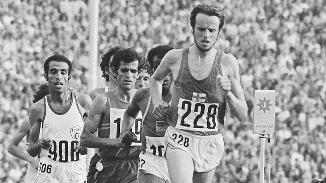 Finnish runner, Lasse Viren, leading a group of runners.
